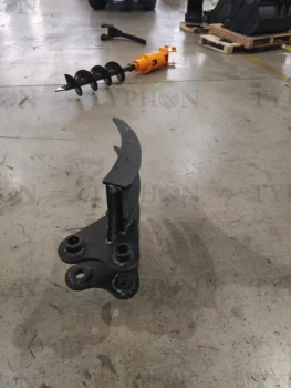 Rake-22-Wide-TYPHON-Attachment1.webp