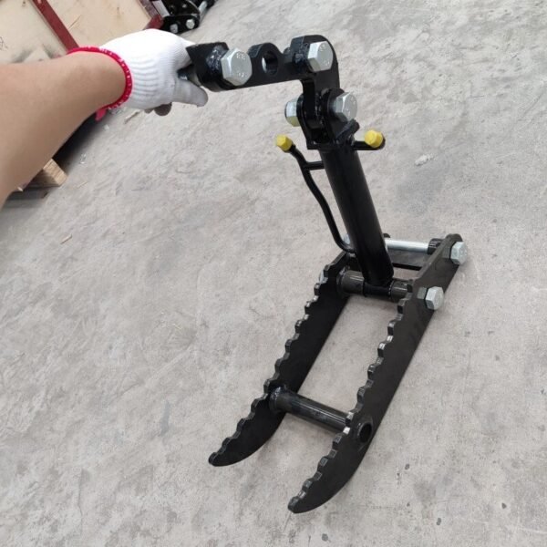 TYPHON-Attachments-Hydraulic-Thumb-Clip1-1.jpg